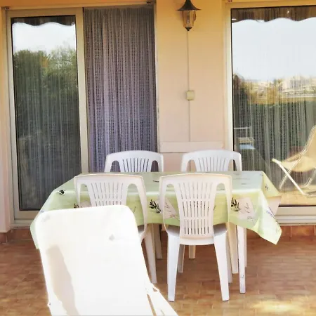 T2 Avec Terrasse A La Faviere, Proche Plages Et Commerces - Fr-1-610-20 *