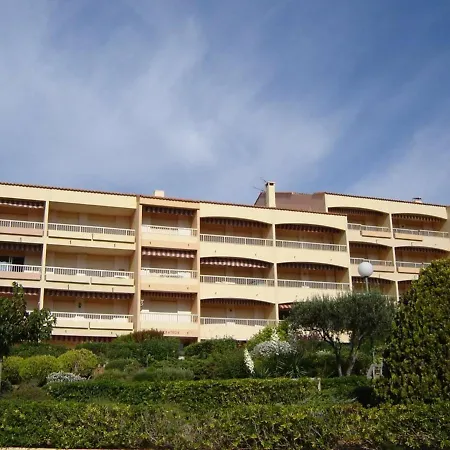 T2 Avec Terrasse A La Faviere, Proche Plages Et Commerces - Fr-1-610-20