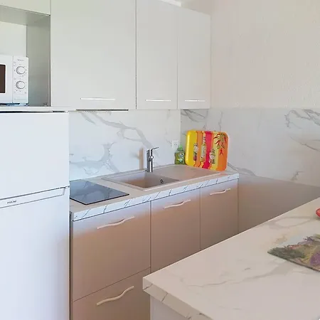 T2 Avec Terrasse A La Faviere, Proche Plages Et Commerces - Fr-1-610-20 아파트 *