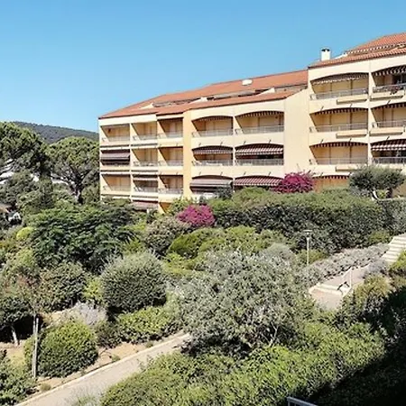 T2 Avec Terrasse A La Faviere, Proche Plages Et Commerces - Fr-1-610-20 *